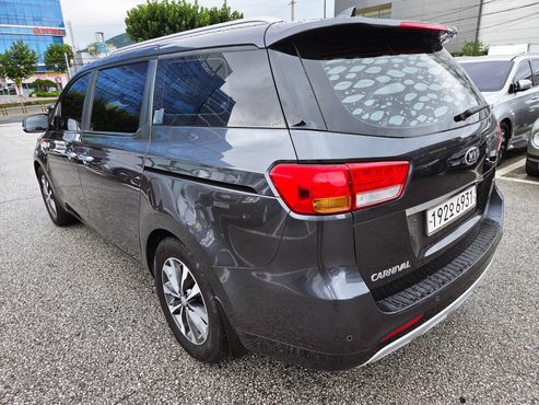 Kia Carnival 9-seater Luxury — пробег 187 672 км — фото 3 из 5