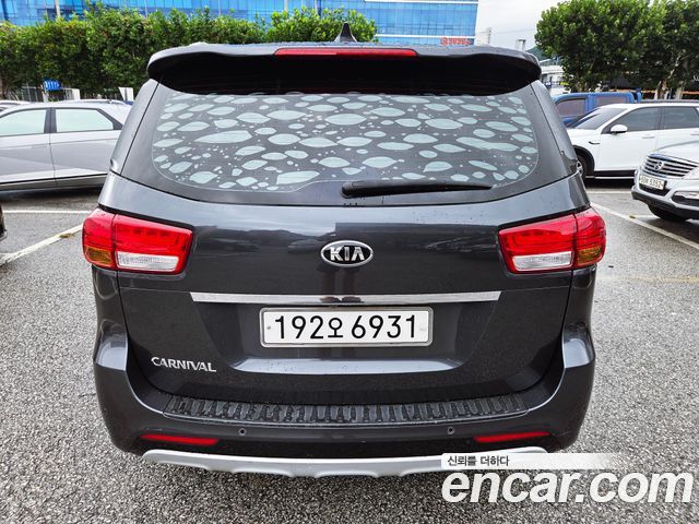 Kia Carnival 9-seater Luxury — пробег 187 672 км — фото 4 из 5