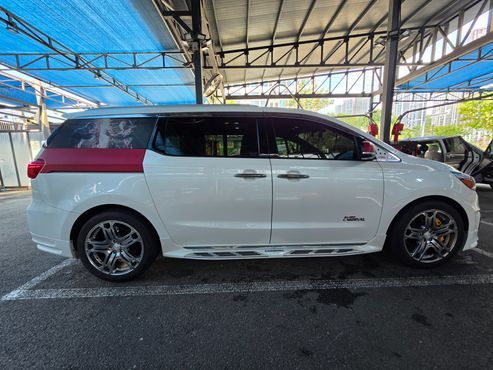 Kia Carnival 7-seater Limousine President — пробег 128 000 км — фото 2 из 5