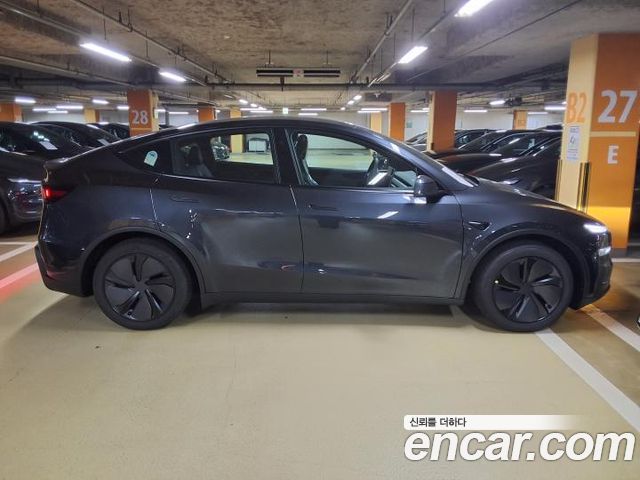 Tesla Model Y Premium RWD — пробег 8 км — фото 3 из 5