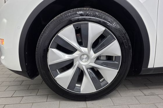 Tesla Model Y Standard Range RWD — пробег 62 352 км — фото 5 из 5