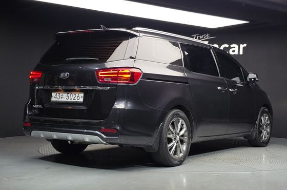 Kia Carnival 9-Seater Prstige — пробег 206 335 км — фото 2 из 5