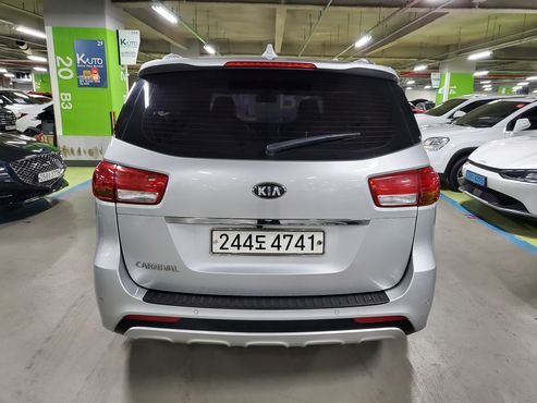 Kia Carnival 9-seater Luxury — пробег 170 000 км — фото 4 из 5