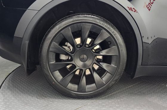 Tesla Model Y Long Range AWD — пробег 57 887 км — фото 5 из 5