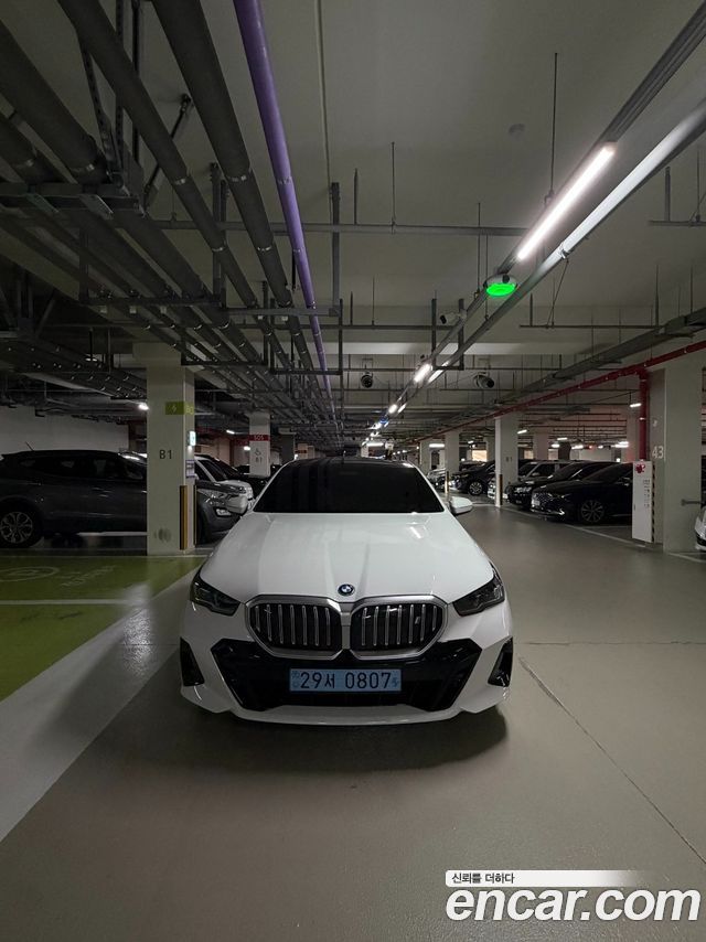 BMW i5 eDrive 40 M Sport — пробег 20 000 км — фото 1 из 5