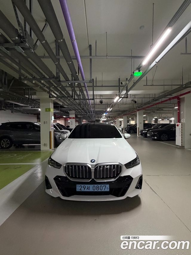 BMW i5 eDrive 40 M Sport — пробег 20 000 км — фото 2 из 5