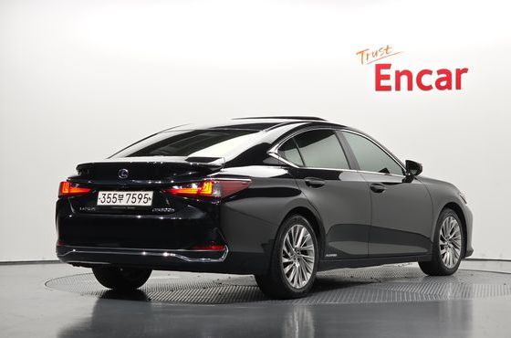 Lexus ES Luxury Plus — пробег 111 966 км — фото 2 из 5