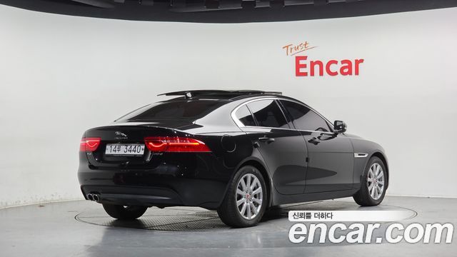 Jaguar XE 20d Prestige — пробег 89 868 км — фото 2 из 5