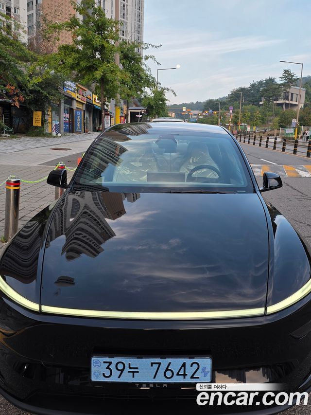 Tesla Model Y L Long Range AWD — пробег 9 км — фото 1 из 5