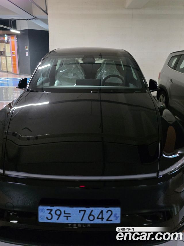 Tesla Model Y L Long Range AWD — пробег 9 км — фото 3 из 5