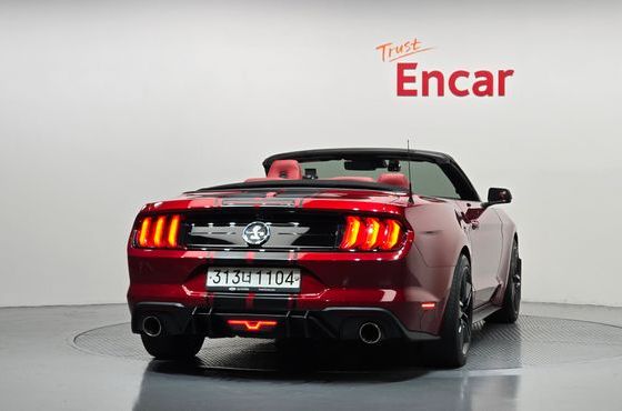 Ford Mustang Convertible — пробег 121 086 км — фото 4 из 5