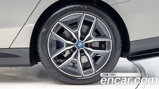 BMW i5 eDrive 40 M Sport — пробег 40 953 км — фото 5 из 5