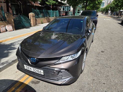 Toyota Camry 2.5 XLE Hybrid — пробег 145 317 км — фото 1 из 5