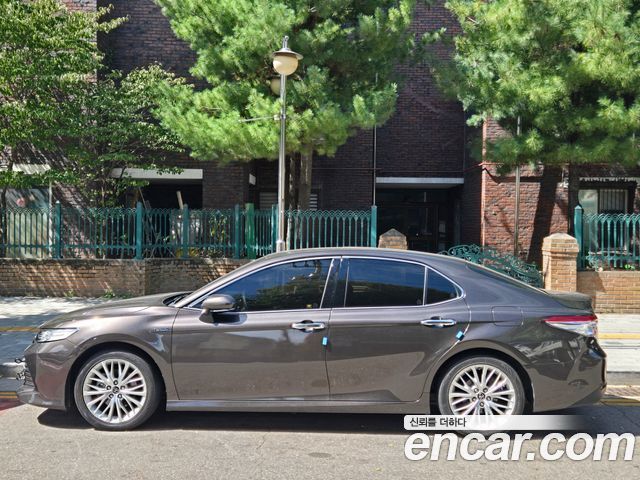Toyota Camry 2.5 XLE Hybrid — пробег 145 317 км — фото 2 из 5