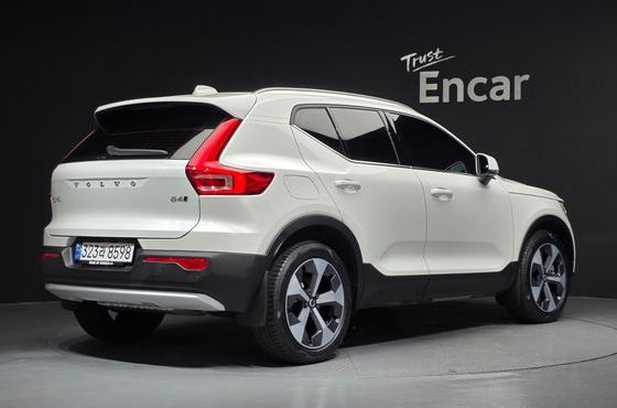 Volvo XC40 B4 Ultimate Bright — пробег 5 833 км — фото 2 из 5