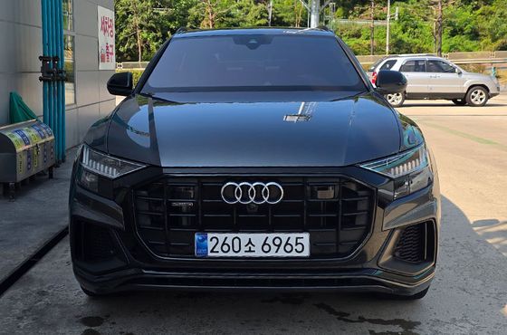 Audi Q8 55 TFSI Quattro Premium — пробег 3 416 км — фото 1 из 5