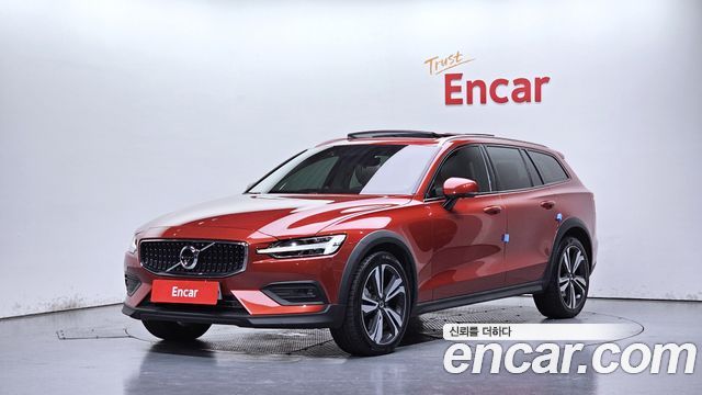Volvo V60 T5 Pro AWD — пробег 65 841 км — фото 1 из 5