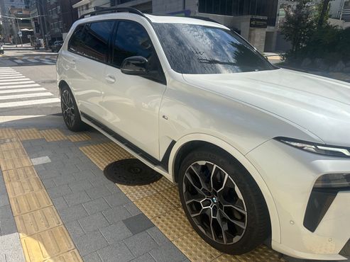 BMW X7 xDrive 40i M Sport 6STR — пробег 27 100 км — фото 1 из 5