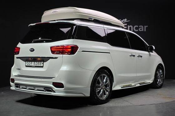 Kia Carnival 9-Seater Prstige — пробег 68 736 км — фото 2 из 5