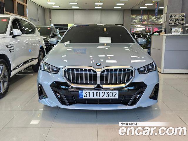 BMW 5-Series 520i M Sport — пробег 13 980 км — фото 2 из 5