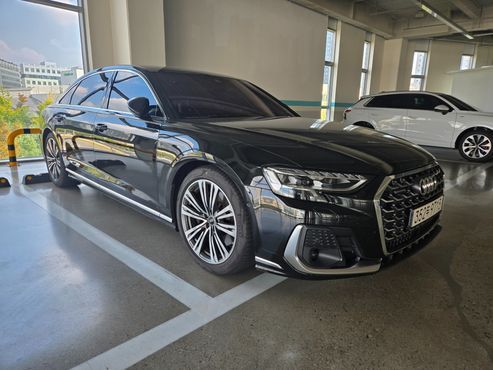Audi A8 55 TFSI Quattro Premium LWB — пробег 800 км — фото 1 из 5
