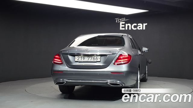Mercedes-Benz E-Class E220d 4MATIC Exclusive — пробег 172 841 км — фото 4 из 5