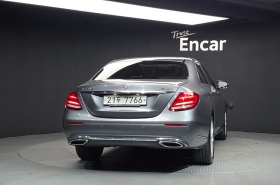 Mercedes-Benz E-Class E220d 4MATIC Exclusive — пробег 172 841 км — фото 4 из 5