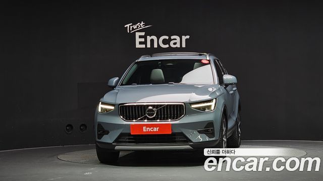 Volvo XC40 B4 Ultimate Bright — пробег 45 637 км — фото 3 из 5