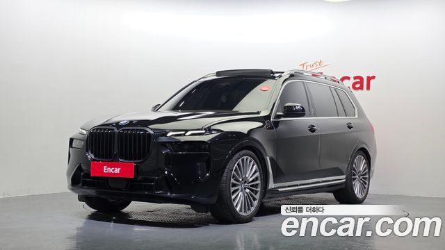 BMW X7 xDrive 40i Design Pure Excellence 6-Seater — пробег 30 910 км — фото 1 из 5