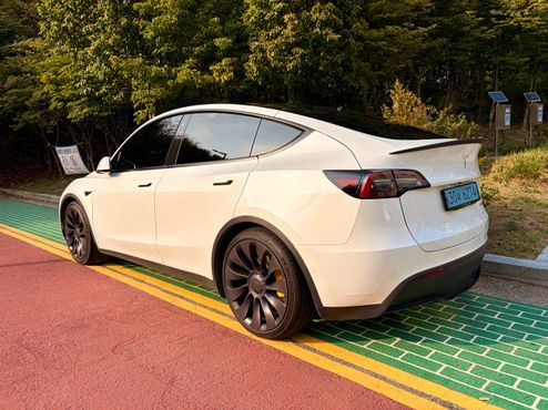 Tesla Model Y Long Range AWD — пробег 76 000 км — фото 2 из 5