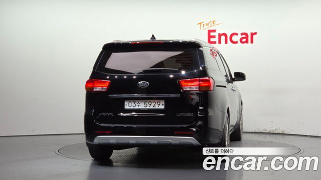 Kia Carnival 7-seater Limousine VIP — пробег 133 844 км — фото 4 из 5