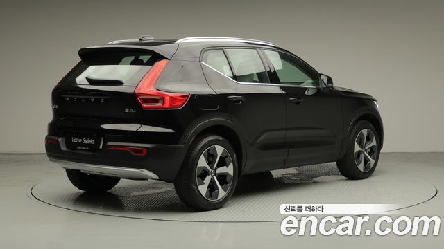 Volvo XC40 B4 Ultra Dark — пробег 107 км — фото 2 из 5