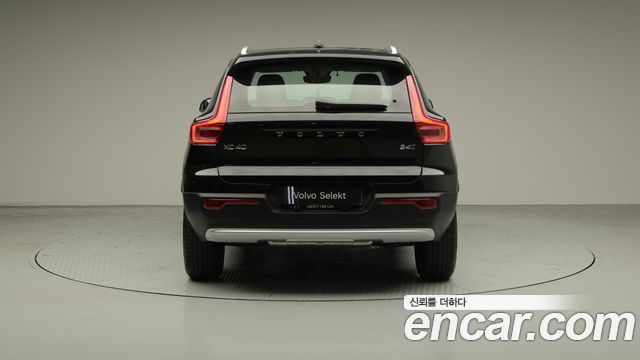 Volvo XC40 B4 Ultra Dark — пробег 107 км — фото 4 из 5
