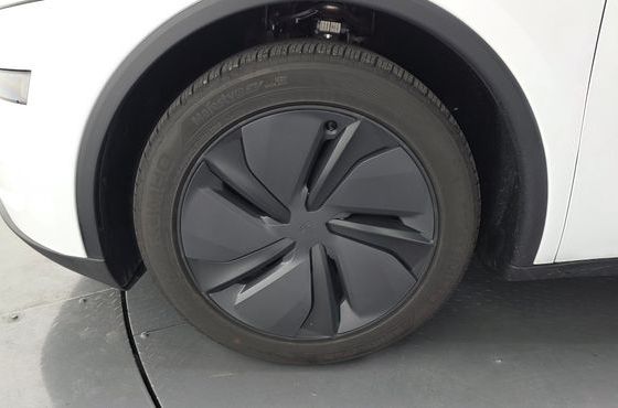Tesla Model Y Premium RWD — пробег 4 936 км — фото 5 из 5