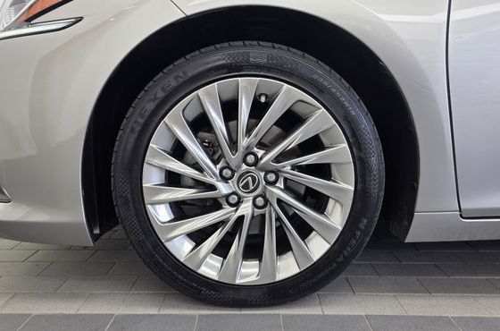 Lexus ES Luxury Plus — пробег 111 450 км — фото 5 из 5