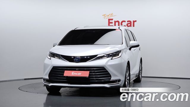 Toyota Sienna 2.5 Hybrid 2WD — пробег 21 713 км — фото 3 из 5