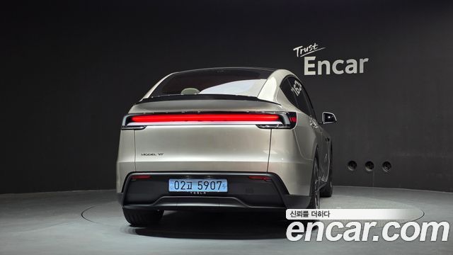Tesla Model Y L Long Range AWD — пробег 3 578 км — фото 4 из 5