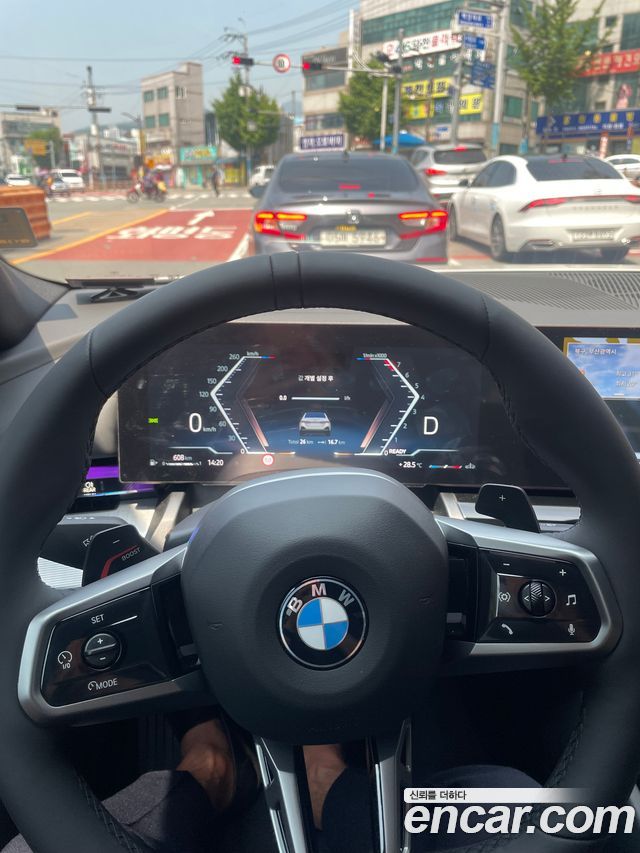 BMW 5-Series 520i M Sport — пробег 17 100 км — фото 1 из 4