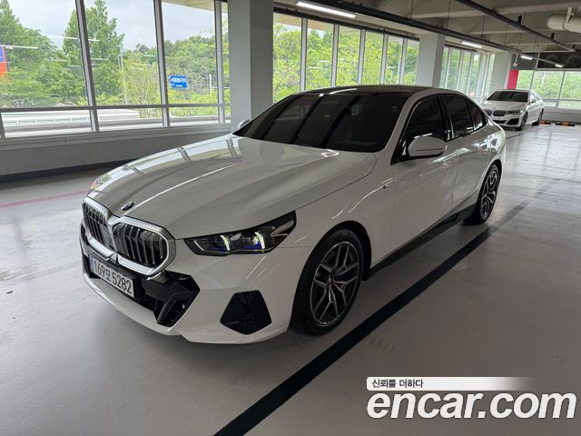 BMW 5-Series 520i M Sport — пробег 17 100 км — фото 5 из 5