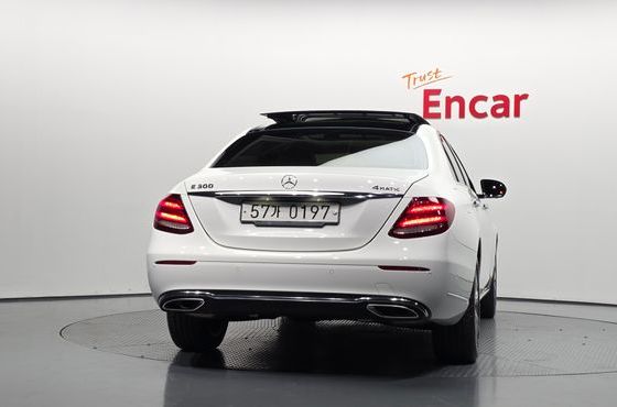 Mercedes-Benz E-Class E300 4MATIC Exclusive — пробег 41 780 км — фото 4 из 5