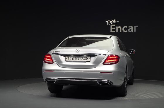 Mercedes-Benz E-Class E220d Avantgarde — пробег 151 730 км — фото 4 из 5