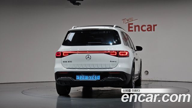 Mercedes-Benz EQB EQB300 4MATIC AMG Line — пробег 63 937 км — фото 4 из 5