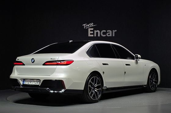 BMW 7-Series 740i xDrive M Sport — пробег 18 710 км — фото 2 из 5