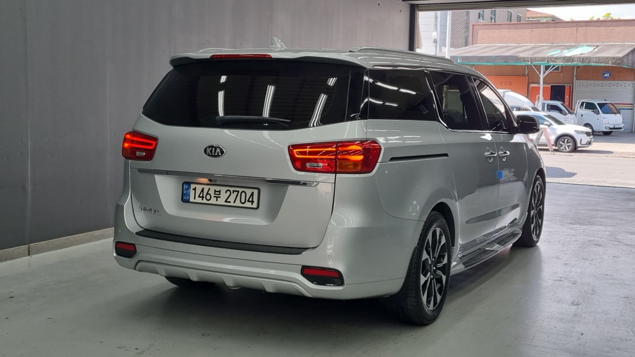 Kia Carnival из Кореи Encar
