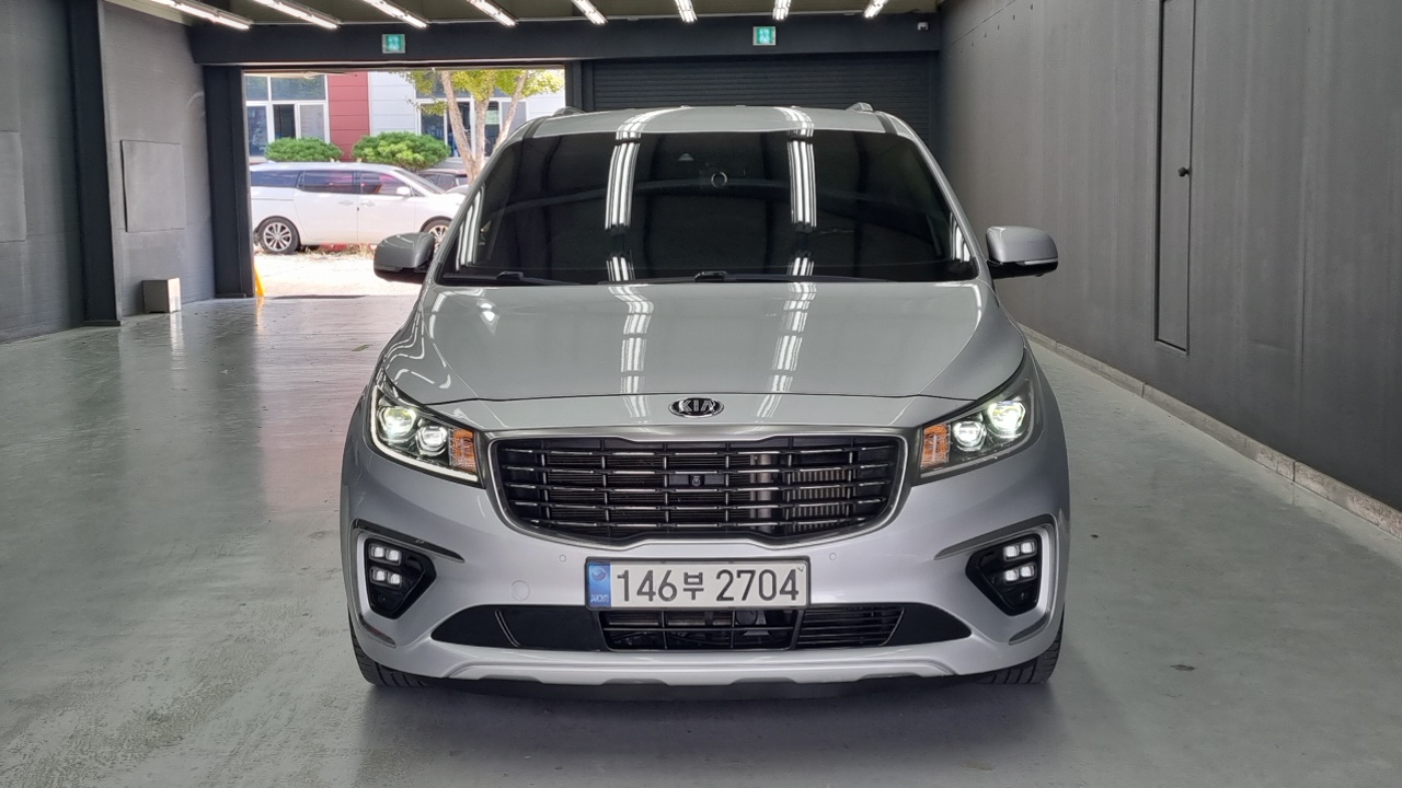 Kia Carnival 9-Seater Noblesse Special — пробег 113 413 км — фото 3 из 5