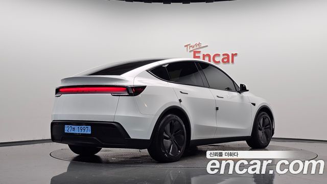 Tesla Model Y Premium RWD — пробег 4 449 км — фото 2 из 5