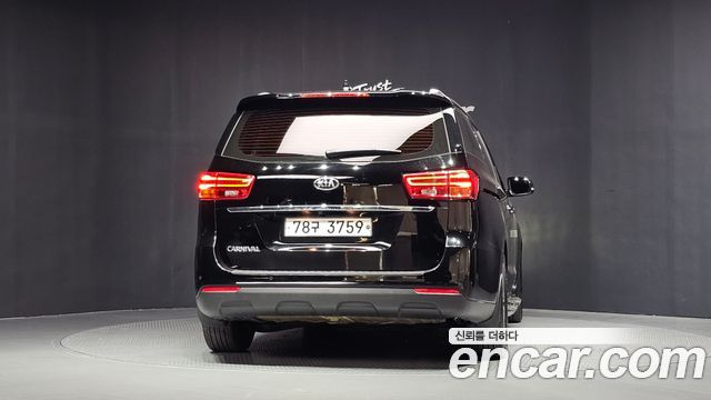 Kia Carnival 11-Seater Prestige — пробег 74 679 км — фото 4 из 5