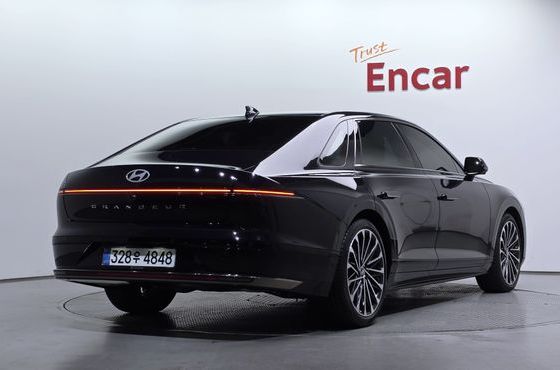 Hyundai Grandeur 3,5 Gasoline 4WD Calligraphy — пробег 13 777 км — фото 2 из 5