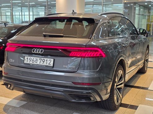 Audi Q8 55 TFSI Quattro Premium — пробег 41 356 км — фото 2 из 5