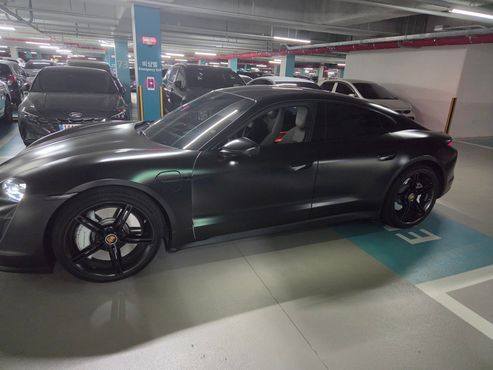 Porsche Taycan Base — пробег 23 000 км — фото 1 из 5